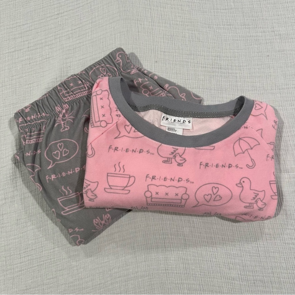 FRIENDS Graphic Pajama Set • Pink & Gray Icon Pattern Design • Size L • Cozy